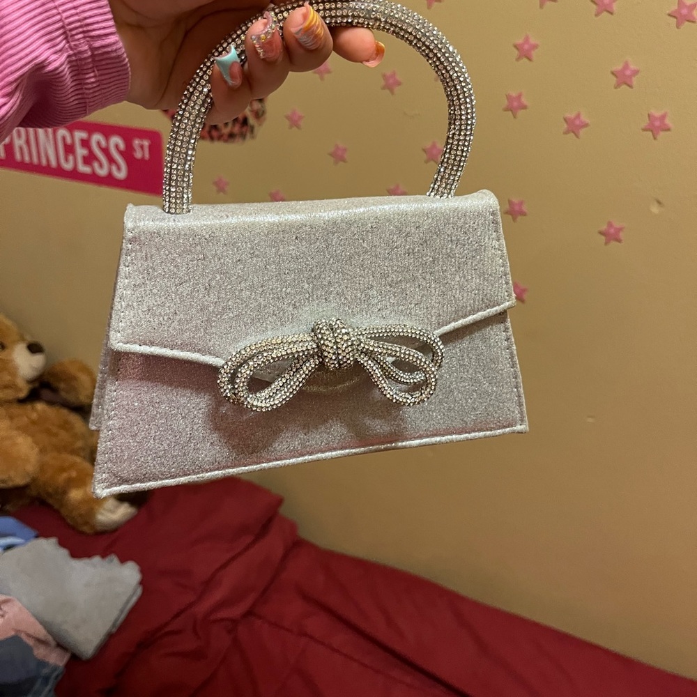 Glittery clutch bag with bow